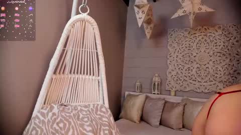 Snapshot of _luna_dupont_ chatting on February 20, 11:53 am  Luna  online show from February 20, 11:53 am