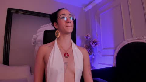 Snapshot of _luna_dupont_ chatting on January 14, 10:44 pm  Luna  online show from January 14, 10:44 pm