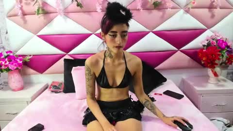 Snapshot of _maleja_19_ chatting on October 3, 4:50 am maleja online show from October 3, 4:50 am
