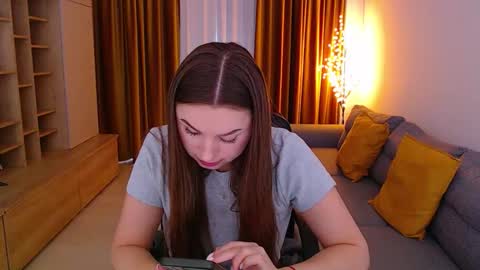 Mia online show from February 10, 10:07 am