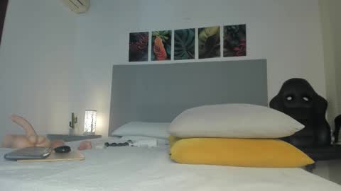 _molly_rosse_ online show from February 6, 3:15 pm