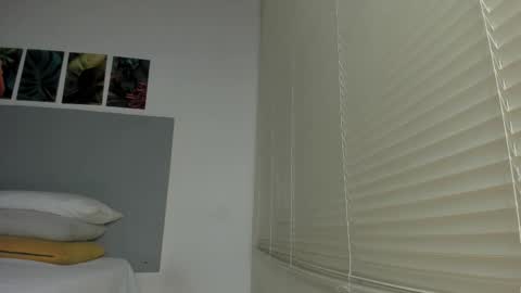 _molly_rosse_ online show from February 20, 11:45 am