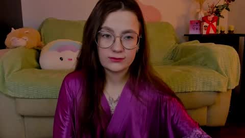 Snapshot of _nemalkovamia chatting on March 6, 3:35 am Mia with a big heart  online show from March 6, 3:35 am