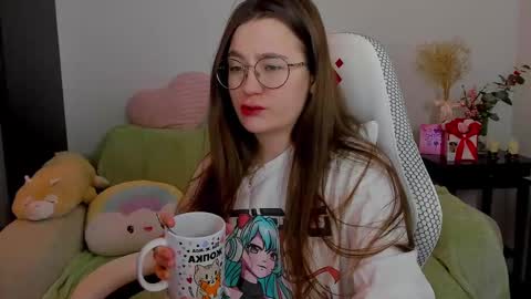Snapshot of _nemalkovamia chatting on March 5, 2:57 am Mia with a big heart  online show from March 5, 2:57 am