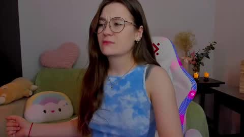 Snapshot of _nemalkovamia chatting on February 24, 2:06 am Mia with a big heart  online show from February 24, 2:06 am