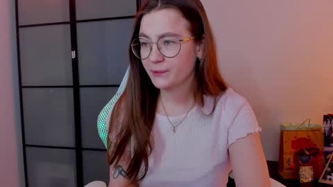 Snapshot of _nemalkovamia chatting on January 29, 3:33 am Mia with a big heart  online show from January 29, 3:33 am