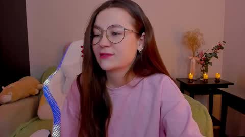 Snapshot of _nemalkovamia chatting on February 23, 3:39 am Mia with a big heart  online show from February 23, 3:39 am