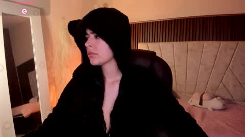 Niah  You can call me Ni or cutie haha online show from November 9, 9:22 pm