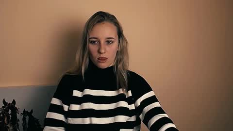 Snapshot of _nicole_new chatting on October 29, 9:13 am Nica online show from October 29, 9:13 am