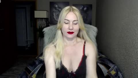 Donella    online show from December 15, 7:21 pm