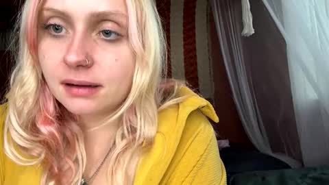 _peaceoutgirlscout_ online show from October 8, 11:09 pm