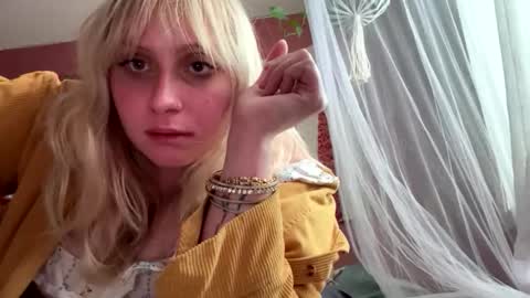 _peaceoutgirlscout_ online show from November 29, 9:41 pm