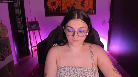 Snapshot of _peach__ chatting on January 21, 2:43 am violeta ig  online show from January 21, 2:43 am