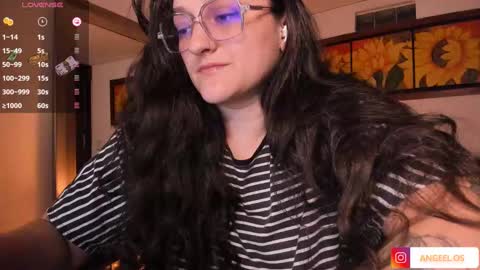 Snapshot of _peach__ chatting on March 1, 2:48 am violeta ig  online show from March 1, 2:48 am