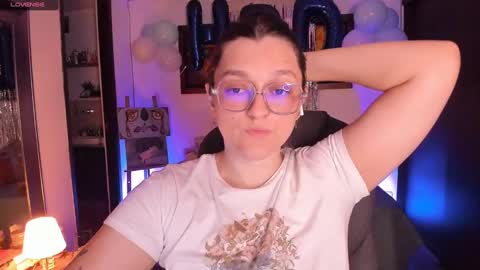 Snapshot of _peach__ chatting on March 11, 3:36 am violeta ig  online show from March 11, 3:36 am