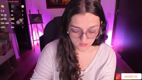 Snapshot of _peach__ chatting on January 28, 2:00 am violeta ig  online show from January 28, 2:00 am