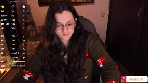 Snapshot of _peach__ chatting on October 4, 4:40 am violeta ig  online show from October 4, 4:40 am
