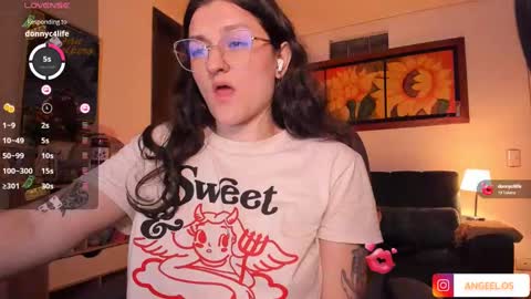 Snapshot of _peach__ chatting on December 11, 4:28 am violeta ig  online show from December 11, 4:28 am