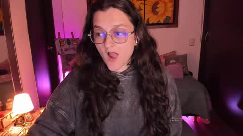 Snapshot of _peach__ chatting on March 8, 2:54 am violeta ig  online show from March 8, 2:54 am