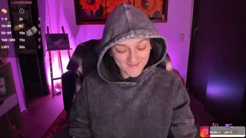 Snapshot of _peach__ chatting on January 12, 2:35 am violeta ig  online show from January 12, 2:35 am