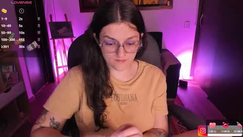 Snapshot of _peach__ chatting on January 29, 2:19 am violeta ig  online show from January 29, 2:19 am