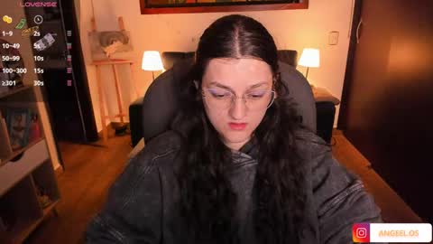 Snapshot of _peach__ chatting on December 10, 3:20 am violeta ig  online show from December 10, 3:20 am