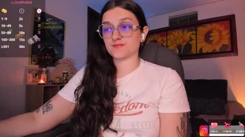 Snapshot of _peach__ chatting on January 31, 2:37 am violeta ig  online show from January 31, 2:37 am