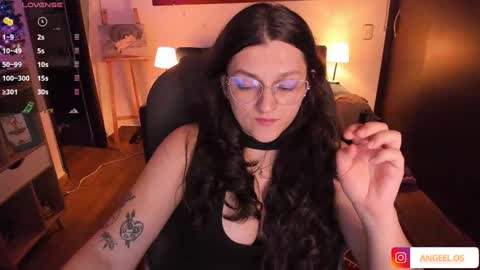 Snapshot of _peach__ chatting on December 17, 3:50 am violeta ig  online show from December 17, 3:50 am