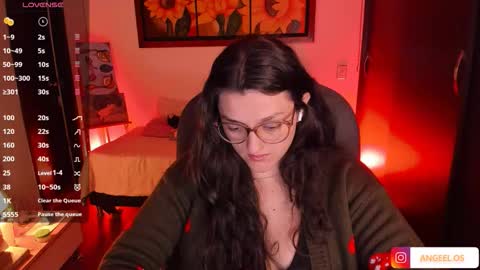 Snapshot of _peach__ chatting on October 6, 4:40 am violeta ig  online show from October 6, 4:40 am