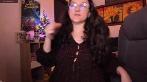 Snapshot of _peach__ chatting on December 14, 4:34 am violeta ig  online show from December 14, 4:34 am