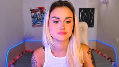 Snapshot of _ravena chatting on October 3, 2:11 pm _ravena online show from October 3, 2:11 pm