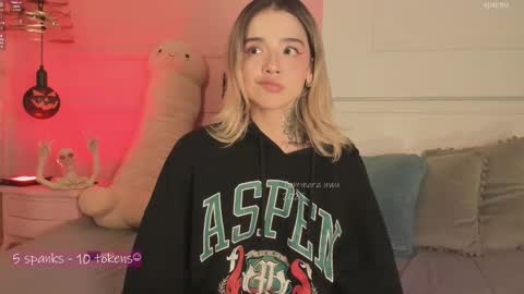 _tammarra_ online show from October 20, 8:56 pm