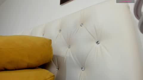 LilyOpen Pvt online show from October 26, 7:37 am