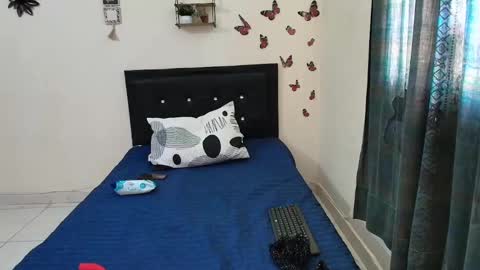 Snapshot of _victoriia_971 chatting on February 18, 12:17 pm _victoriia_971 online show from February 18, 12:17 pm