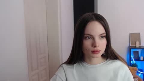 a_ariella_ online show from November 30, 1:59 pm