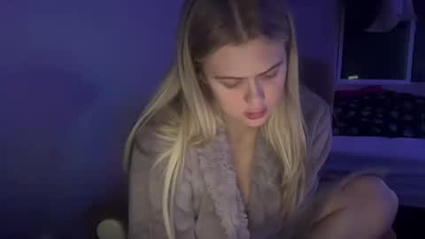 ababyy2901 online show from November 24, 7:10 am