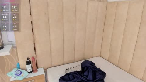 abby_swett1 online show from November 3, 1:59 pm