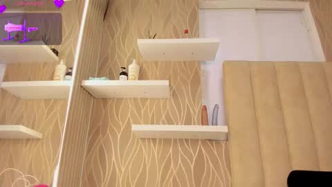 abby_swett1 online show from November 16, 8:31 pm