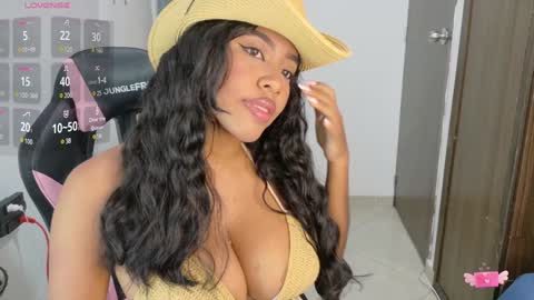 Snapshot of abby_tits chatting on December 16, 5:00 pm ABBY  online show from December 16, 5:00 pm