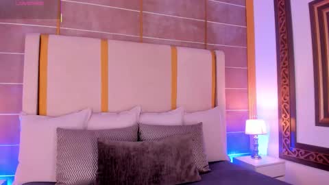    online show from October 22, 11:43 pm