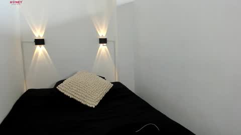 abrilsantosxo online show from February 26, 1:21 pm