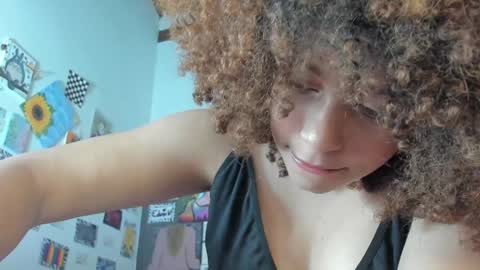 Snapshot of ada_gales_ chatting on December 7, 2:42 am  Isa  online show from December 7, 2:42 am