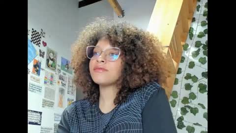 Snapshot of ada_gales_ chatting on February 23, 2:45 am  Isa  online show from February 23, 2:45 am