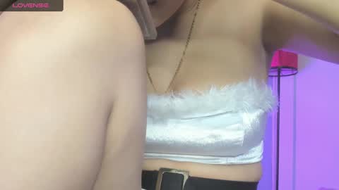 Snapshot of adelefoxx chatting on December 7, 12:35 pm AdeleFoxx online show from December 7, 12:35 pm