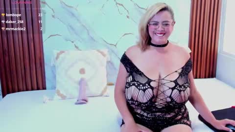 Adely online show from February 14, 1:46 pm