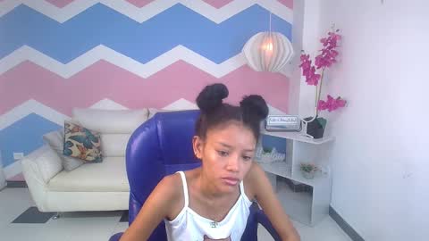 adisson_petite1 online show from October 7, 12:31 pm