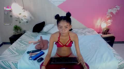 adisson_petite1 online show from January 15, 9:32 pm