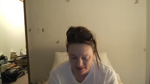Snapshot of adorable22 chatting on October 21, 1:09 am adorable22 online show from October 21, 1:09 am