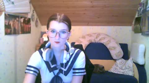 Snapshot of adorable_sparkle chatting on February 16, 3:27 pm adorable_sparkle online show from February 16, 3:27 pm