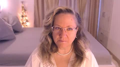 Cryna online show from November 18, 6:36 am